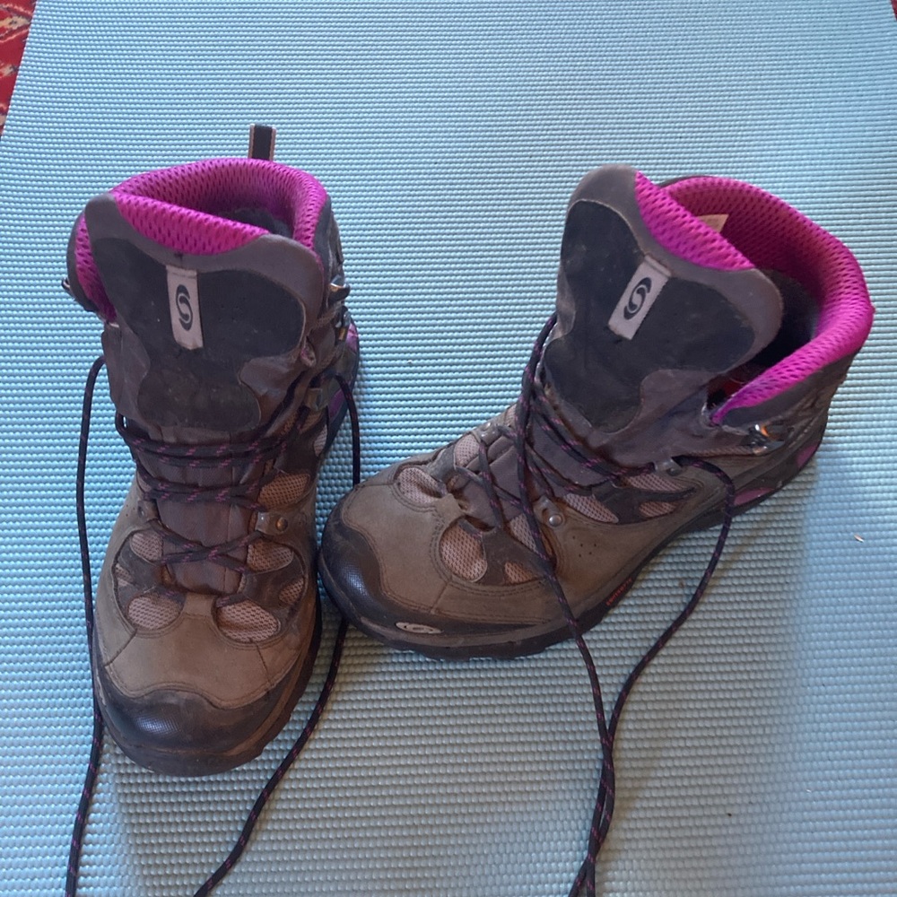 Salomon Hiking Boots EUC